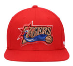 Mitchell & Ness Philadelphia 76ers Hardwood Classics English Dropback - Snapback Hat - Red