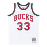 Men's Mitchell & Ness NBA Kareem Abdul-Jabbar Milwaukee Bucks 1971/72 Hardwood Classics Swingman Jersey - White